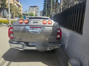 Toyota Hilux 2017 Gold