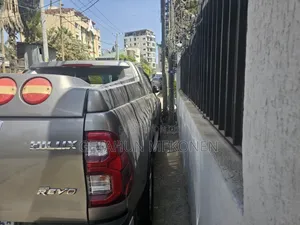 Toyota Hilux 2017 Gold