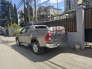 Toyota Hilux 2017 Gold