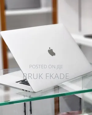 New Laptop Apple MacBook Pro 2019 16GB Intel Core I7 SSD 512GB