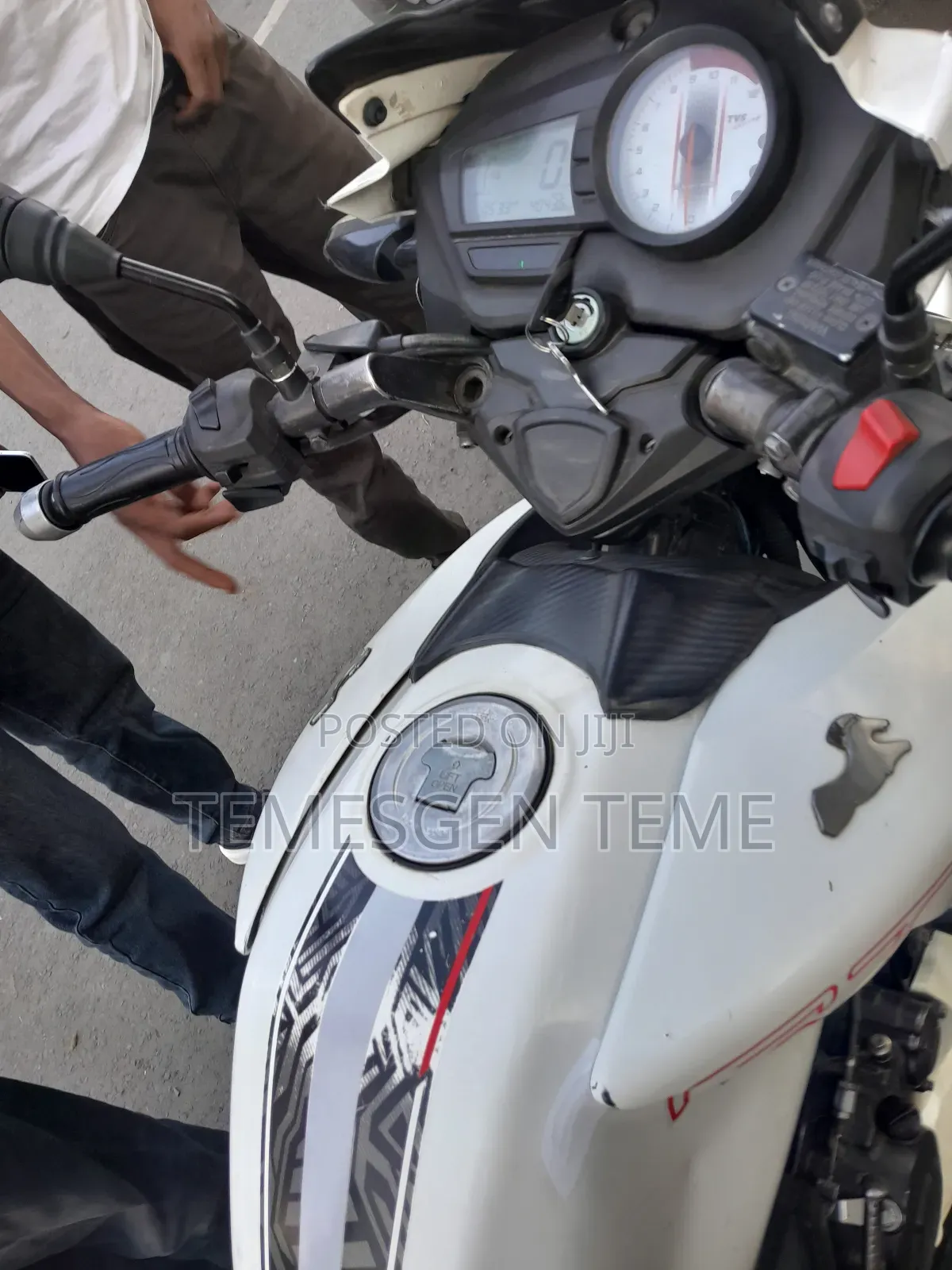 New TVS Apache 180 RTR 2022 White