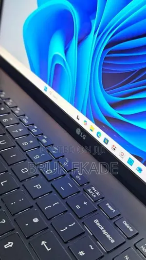 New Laptop LG Gram 15.6 16GB Intel Core I7 SSD 1T