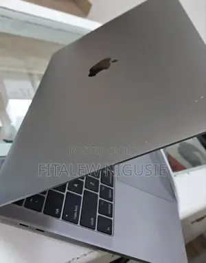 New Laptop Apple MacBook Pro 2017 16GB Intel Core I5 SSD 256GB