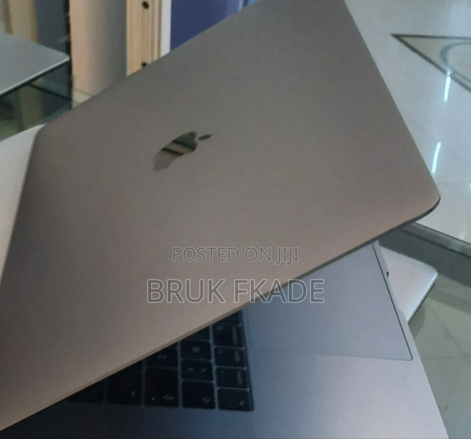 New Laptop Apple MacBook Pro 2020 M1 8GB Apple M1 Pro SSD 512GB