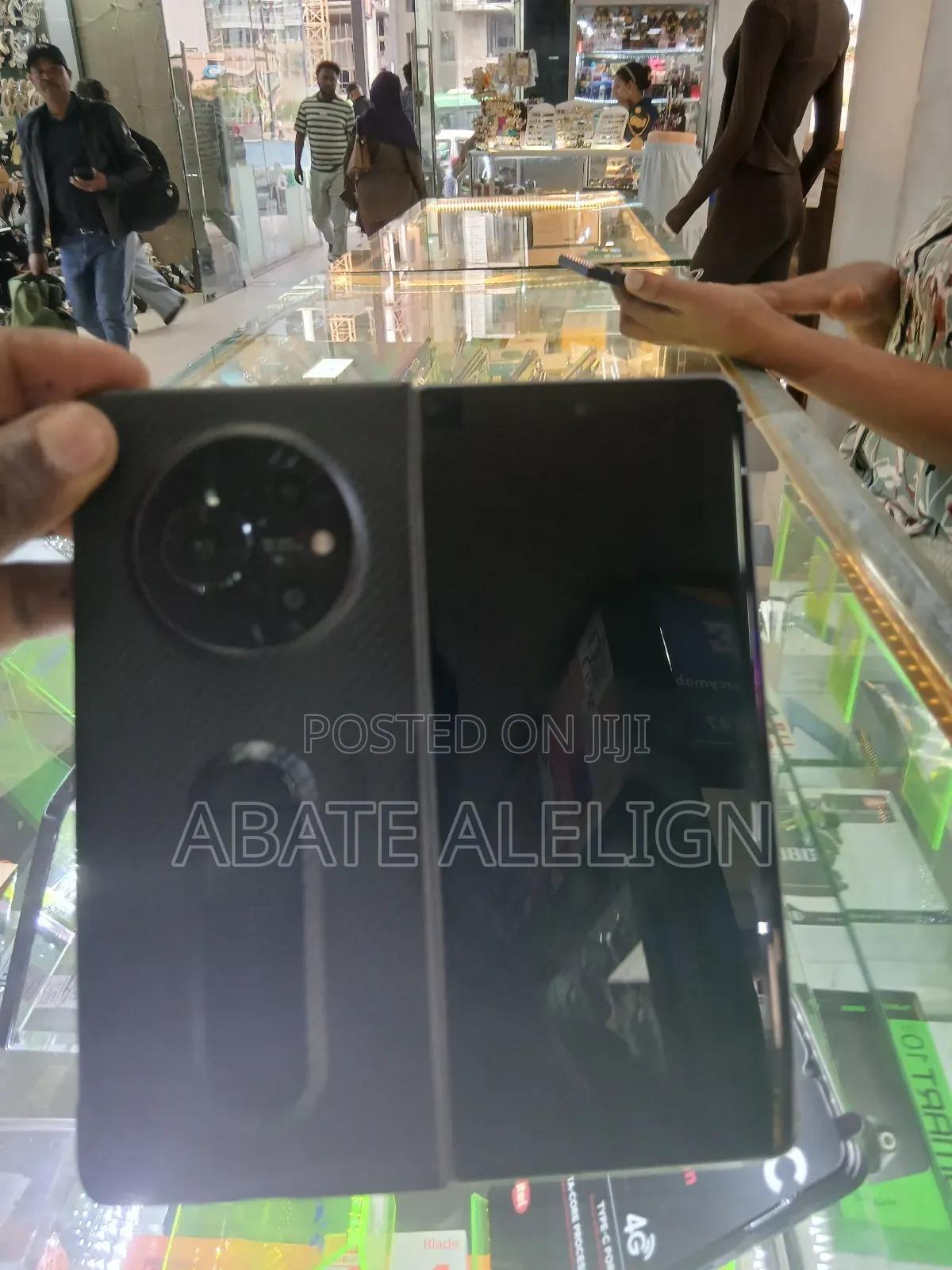 New Tecno Phantom V Flip 256 GB