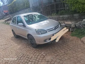 Toyota Platz 2005 Gold