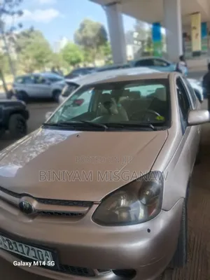 Toyota Platz 2005 Gold