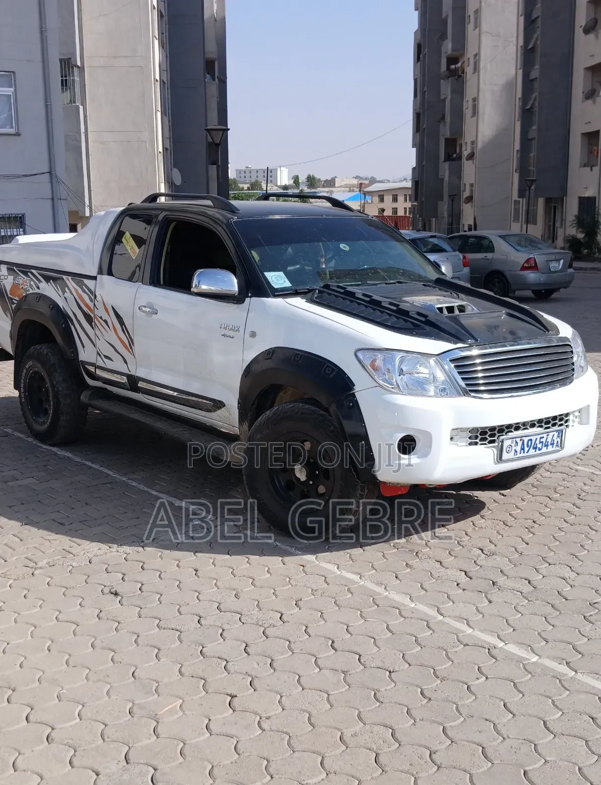 Toyota Hilux 2.5 D-4D 4X4 SRX 2011 White
