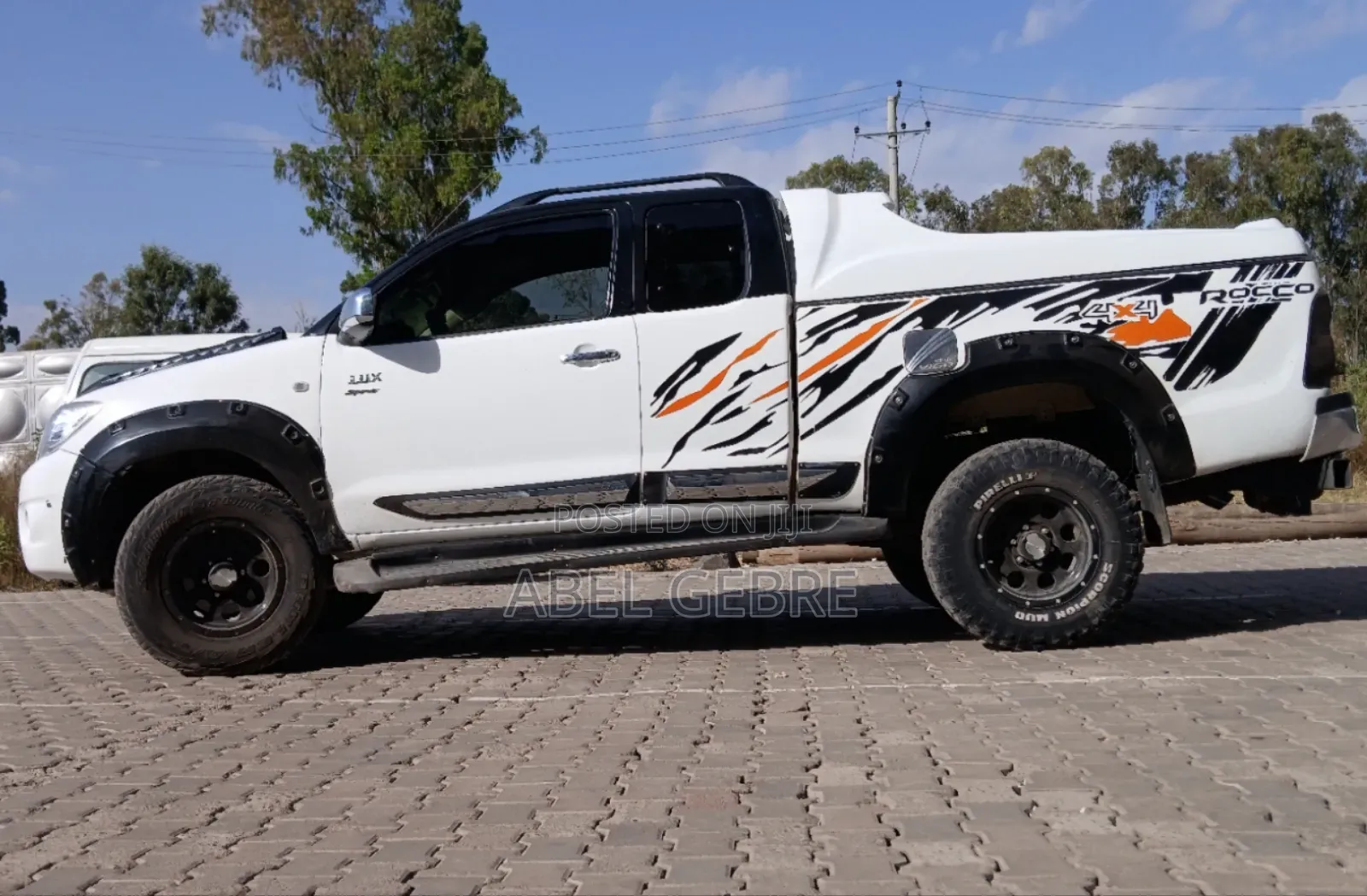 Toyota Hilux 2.5 D-4D 4X4 SRX 2011 White