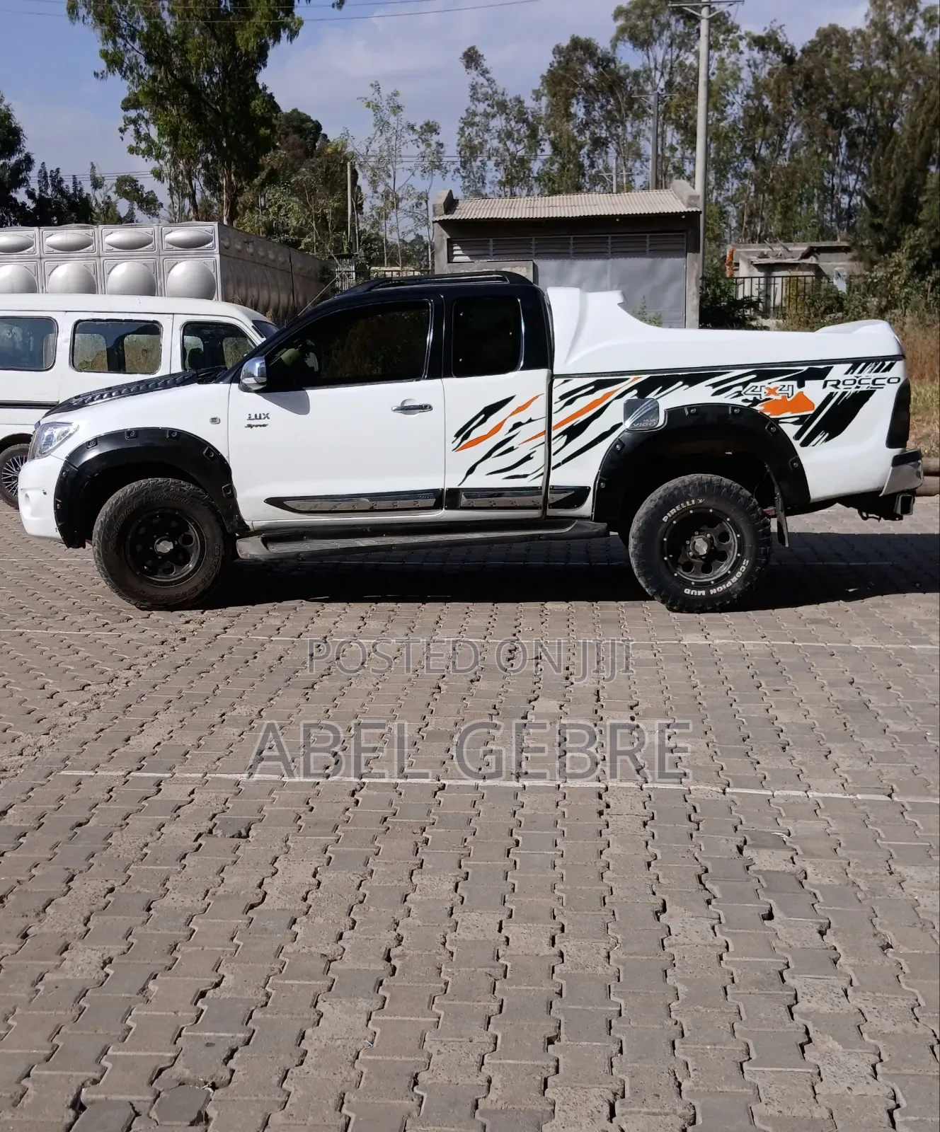 Toyota Hilux 2.5 D-4D 4X4 SRX 2011 White