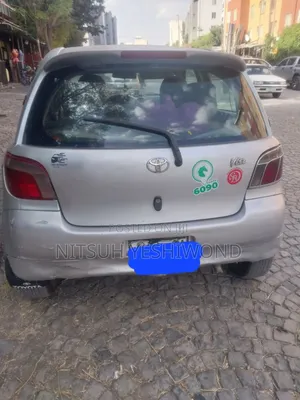 Toyota Vitz 2000 Gray