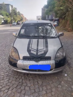 Toyota Vitz 2000 Gray