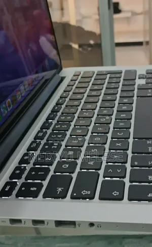 New Laptop Apple MacBook Pro 2015 8GB Intel Core I5 SSD 256GB