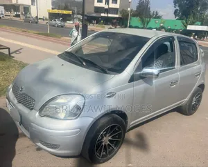 Toyota Vitz 2004 Silver