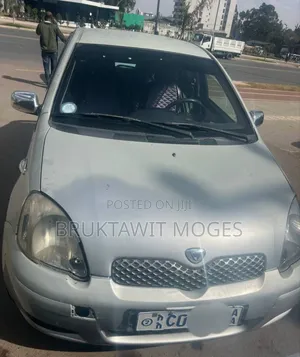 Toyota Vitz 2004 Silver