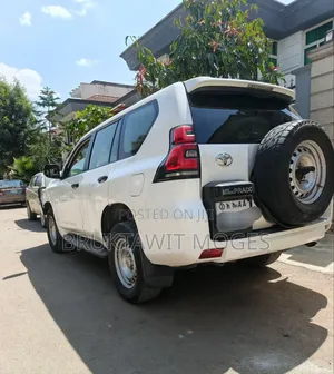 Toyota Land Cruiser 2018 White