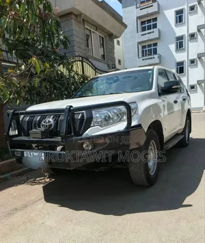 Toyota Land Cruiser 2018 White