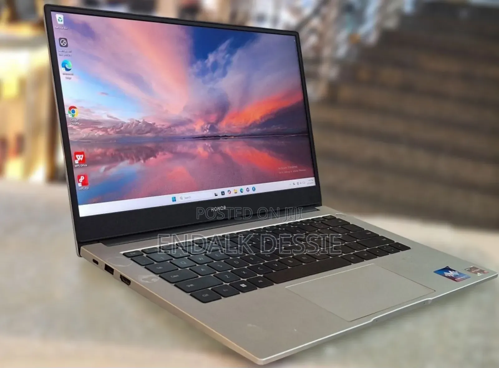 New Laptop 8GB AMD Ryzen 5 SSD 512GB