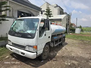 Isuzu Water Truck Rental