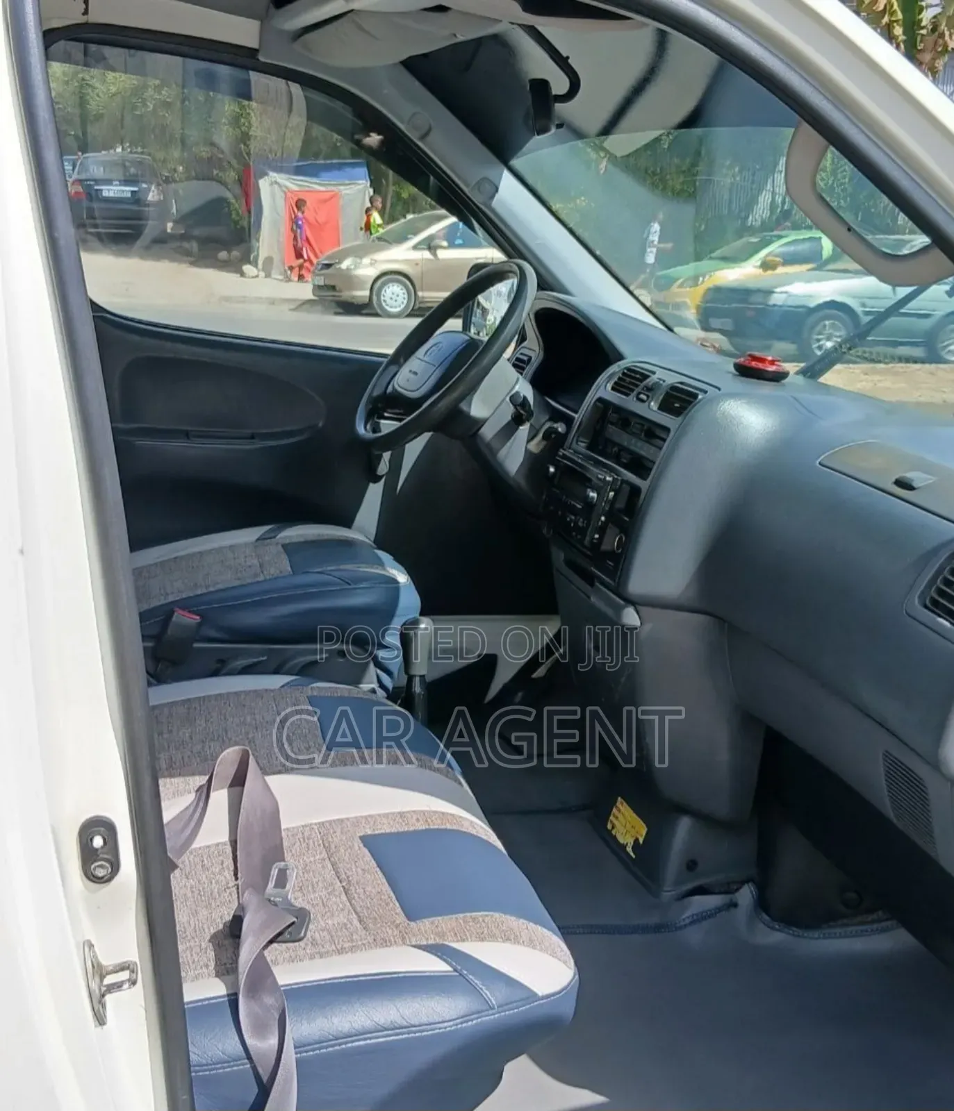 Toyota HiAce 2004 White