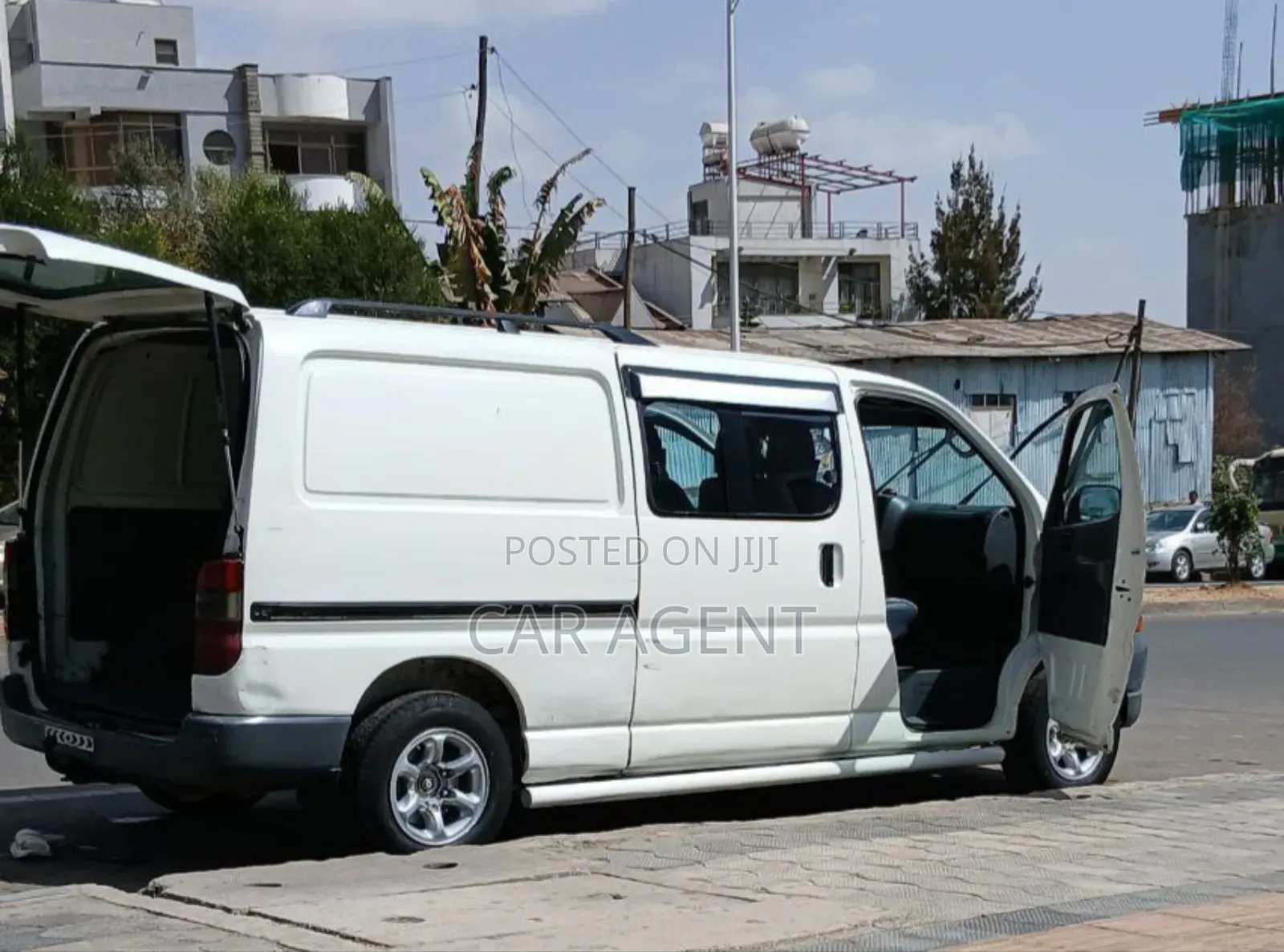 Toyota HiAce 2004 White
