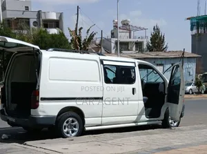 Toyota HiAce 2004 White