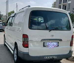 Toyota HiAce 2004 White