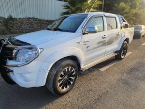 Toyota Hilux 2010 Gray