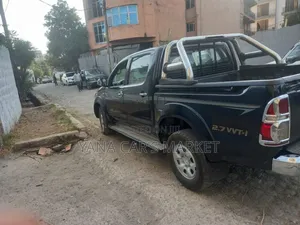 Toyota Hilux 2011 Gray