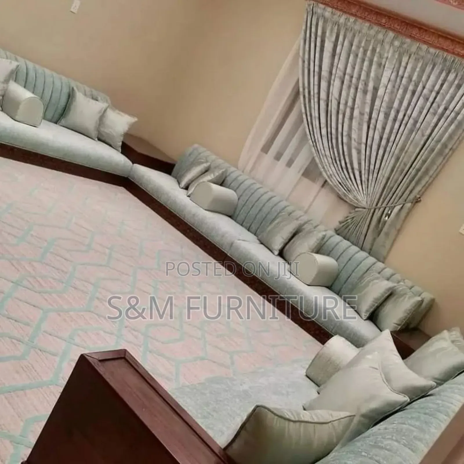 Plain Arabian Majlis With Fresh Outlooks. አረቢያን መጅሊስ