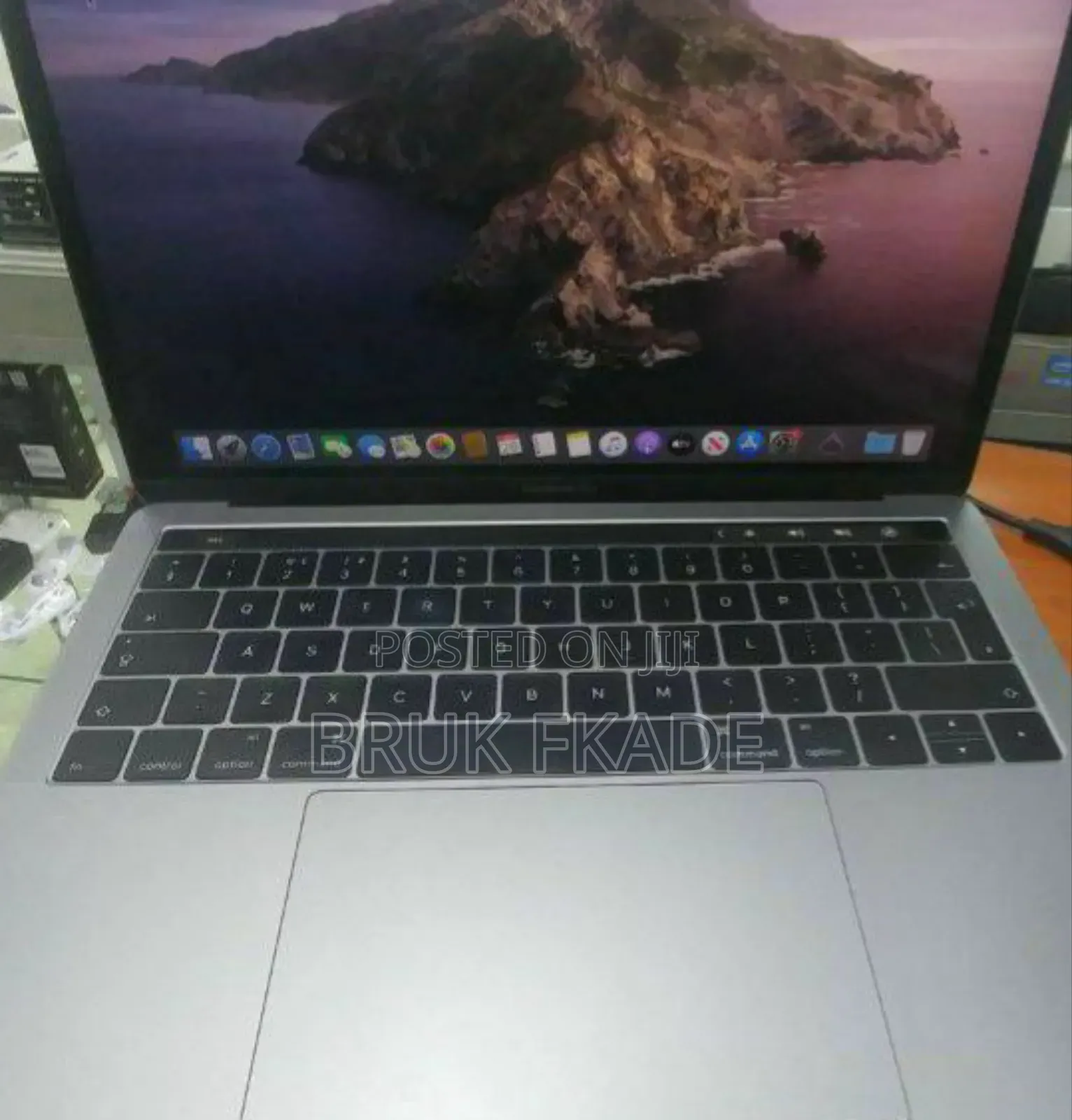 New Laptop Apple MacBook Pro 2020 M1 8GB Apple M1 Pro SSD 512GB