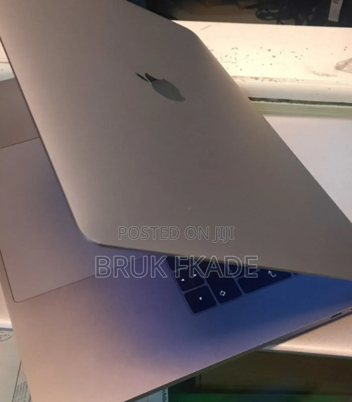 New Laptop Apple MacBook Pro 2020 M1 8GB Apple M1 Pro SSD 512GB