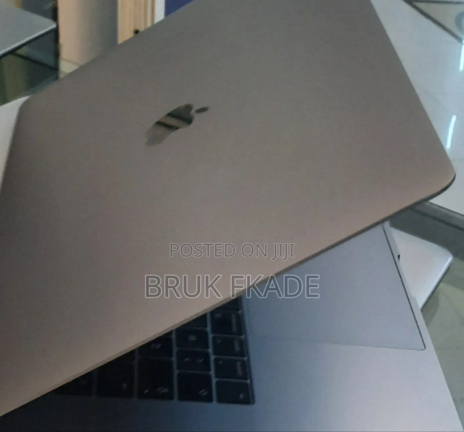 New Laptop Apple MacBook Pro 2020 M1 8GB Apple M1 Pro SSD 512GB