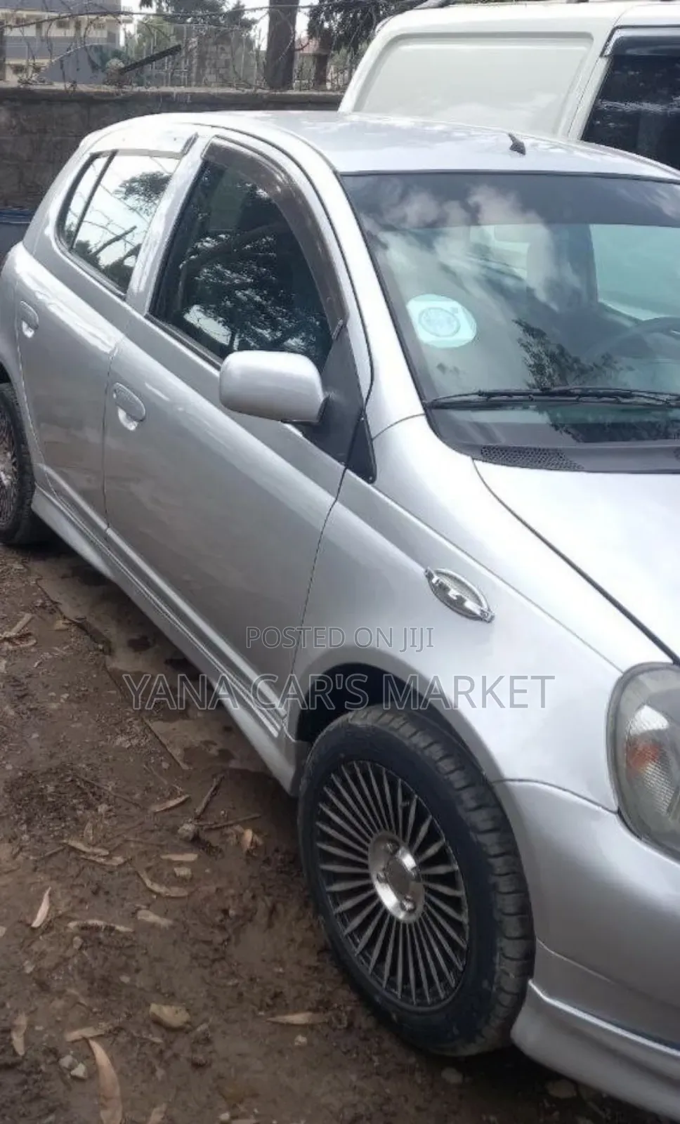 Toyota Vitz 2001 Silver