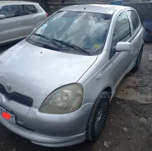 Toyota Vitz 2001 Silver