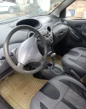 Toyota Vitz 2001 Silver