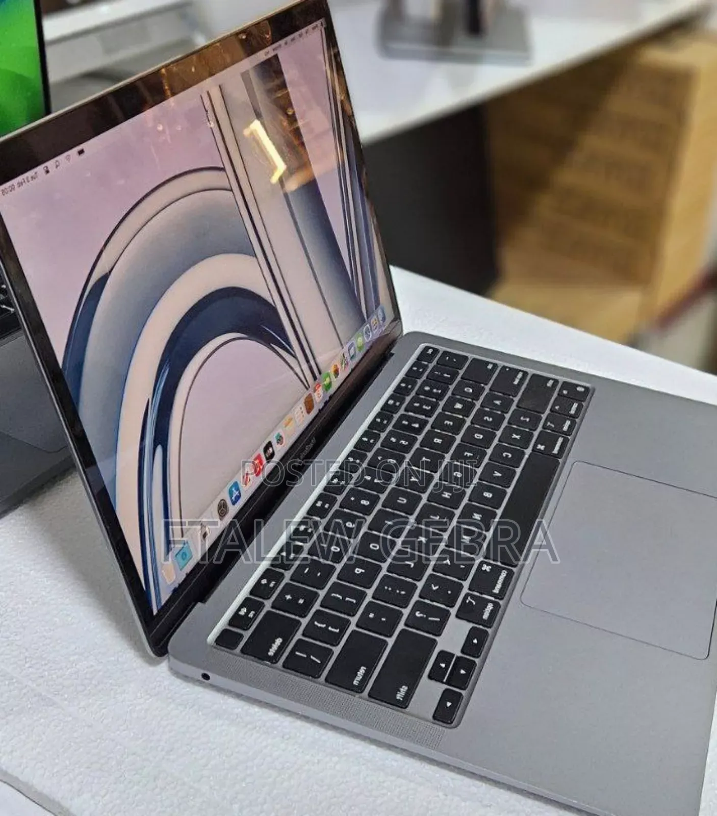 New Laptop Apple MacBook Air 2020 M1 8GB Apple M1 Pro SSD 256GB