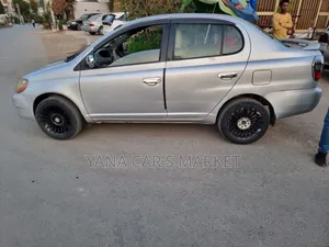 Toyota Platz 2001 Silver