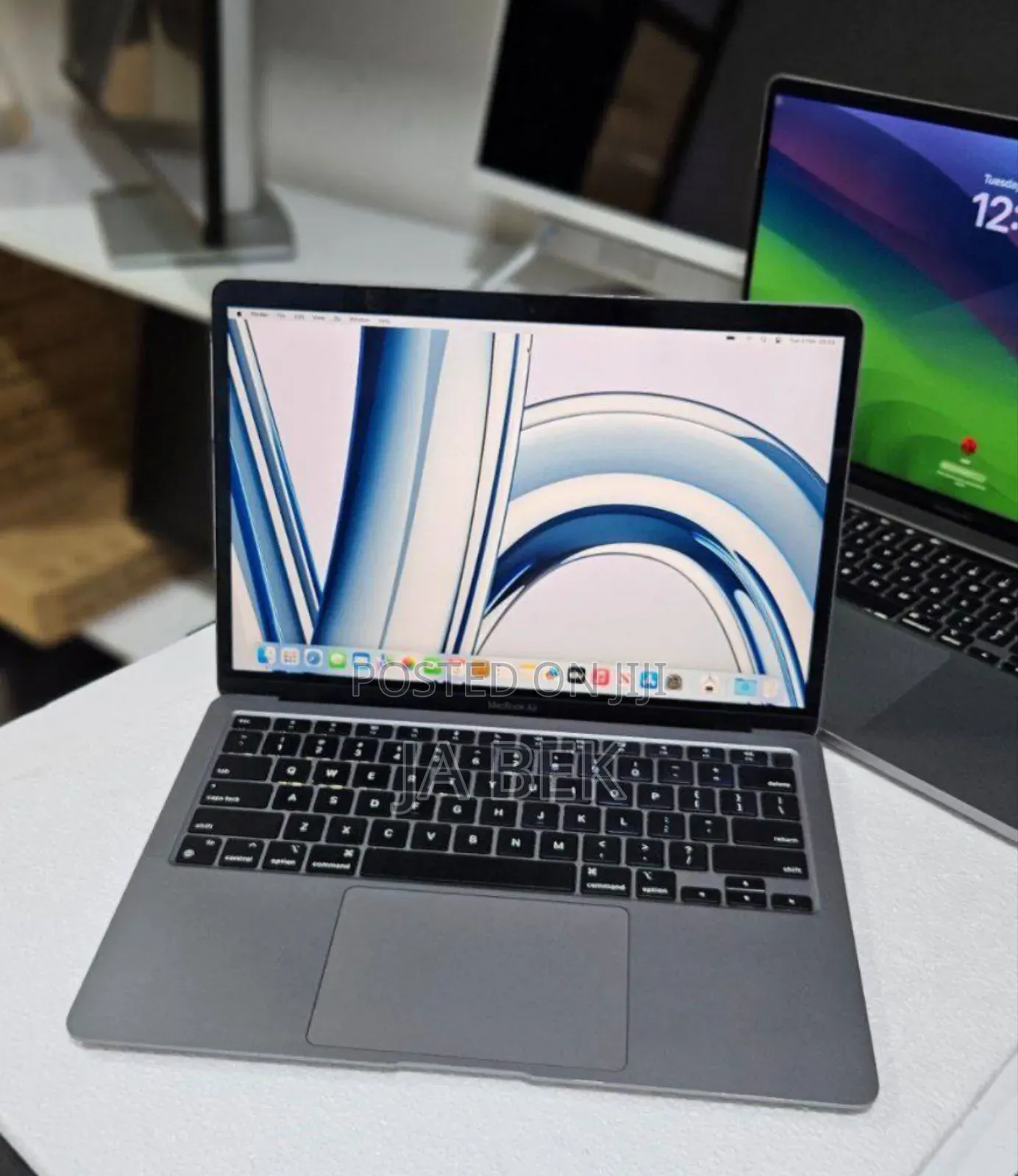 New Laptop Apple MacBook Air 2020 M1 8GB Apple M1 SSD 256GB