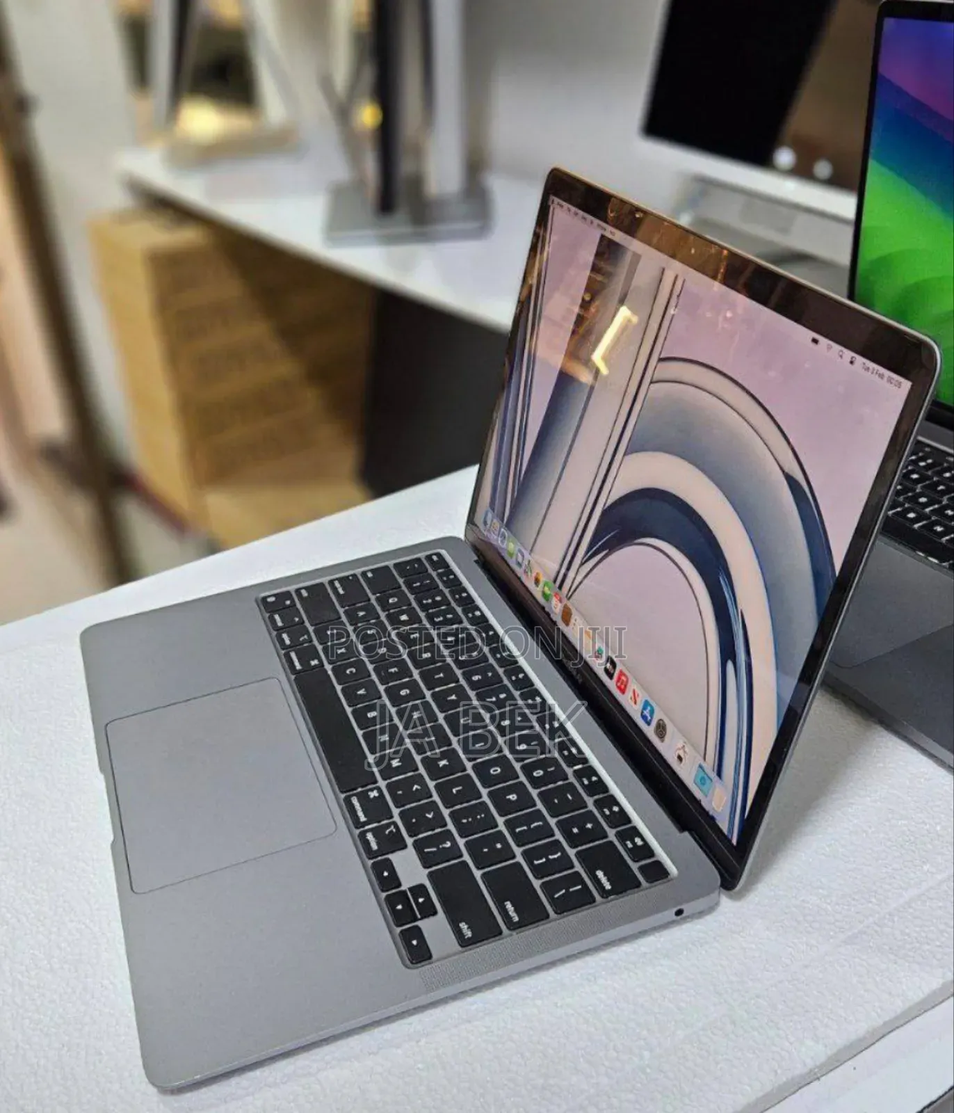 New Laptop Apple MacBook Air 2020 M1 8GB Apple M1 SSD 256GB