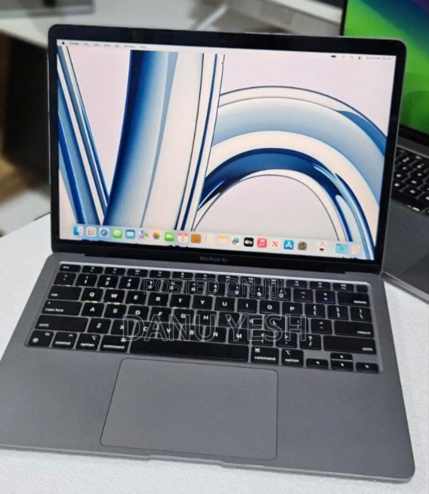 New Laptop Apple MacBook Air 2020 8GB Intel Core I7 SSD 256GB