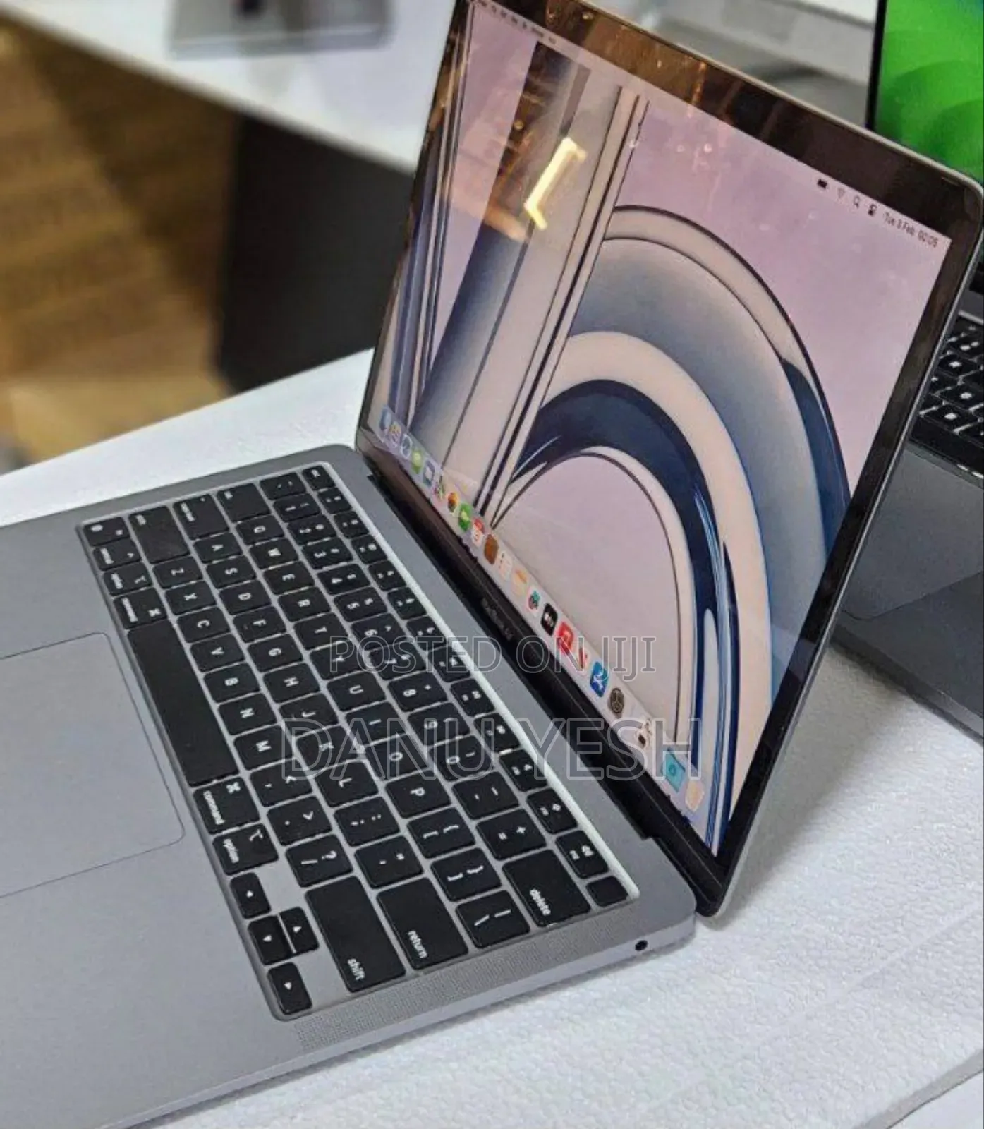 New Laptop Apple MacBook Air 2020 8GB Intel Core I7 SSD 256GB