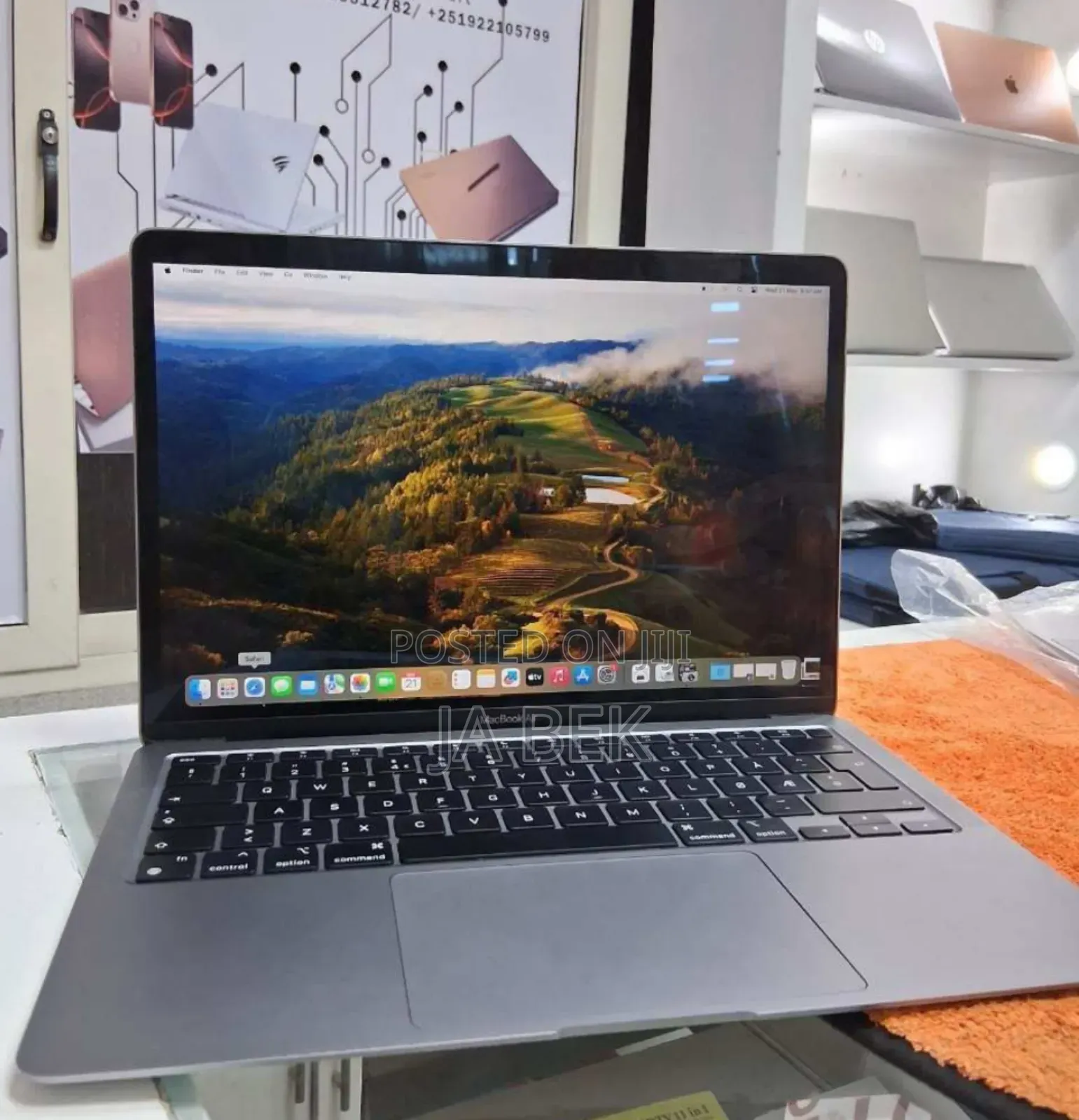 New Laptop Apple MacBook Air 2020 M1 8GB Apple M1 SSD 256GB