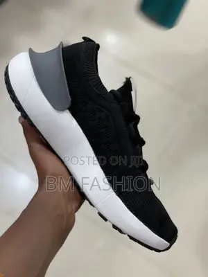 100% Authentic Like‐New Hovr Trainer — Black / White