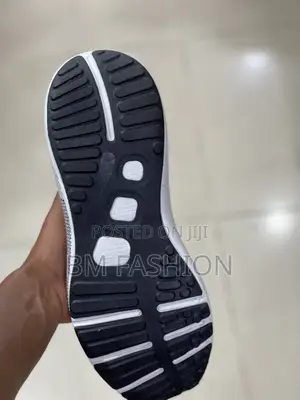 100% Authentic Like‐New Hovr Trainer — Black / White