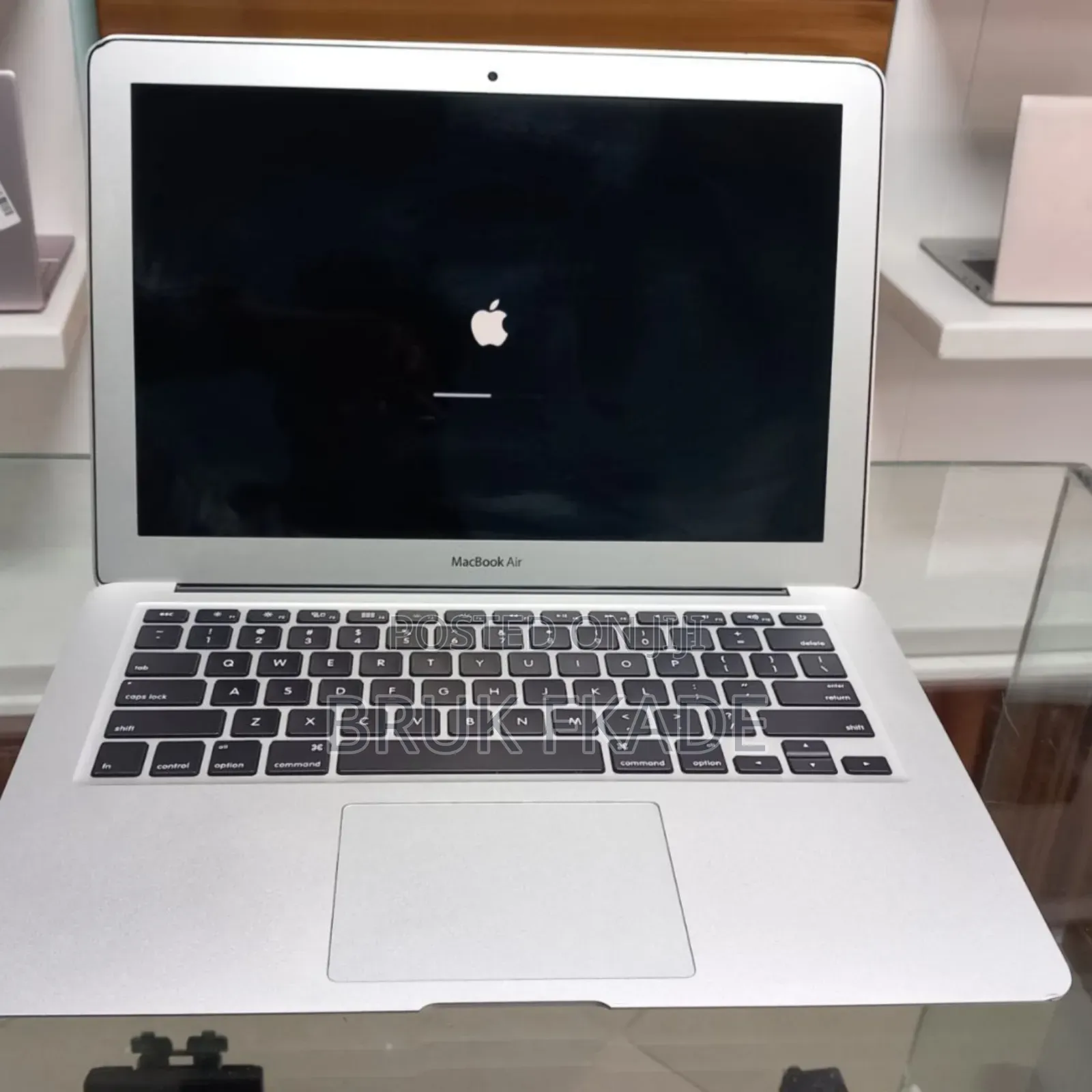 New Laptop Apple MacBook Air 2015 8GB Intel Core I5 SSD 256GB