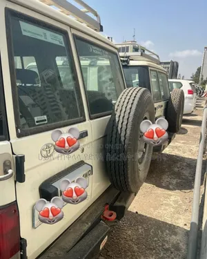 Toyota Land Cruiser 2019 Ivory