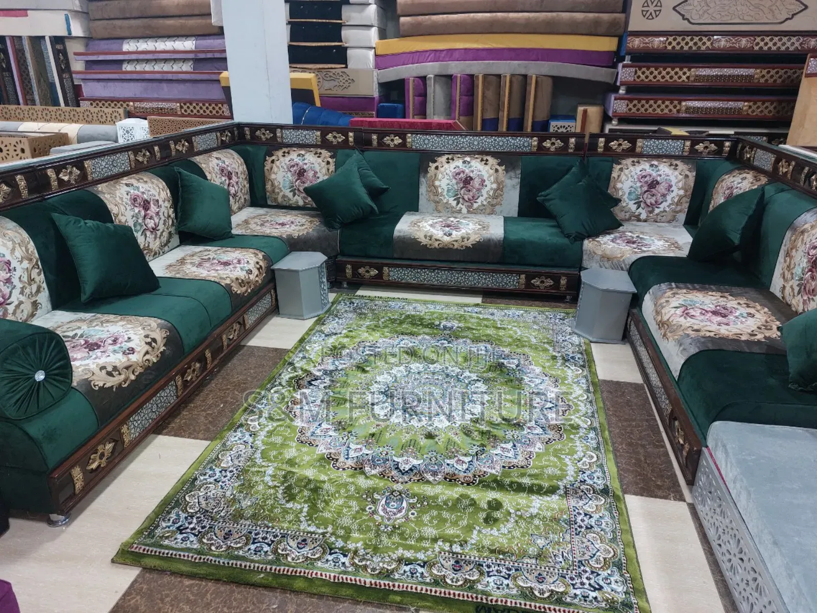 Hunky Arabian Majlis. አረቢያን መጅሊስ