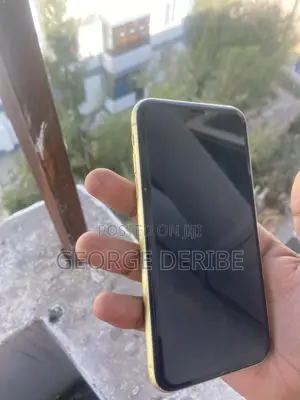 Apple iPhone 11 64 GB Yellow