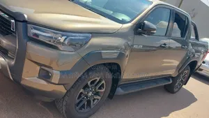 Toyota Hilux 2022 Purple